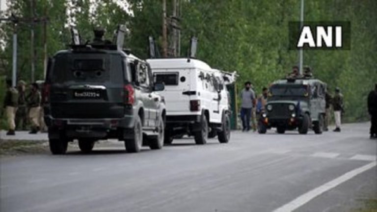 Jammu Kashmir: पुलवामा में काकापोरा रेलवे स्टेशन के बाहर आतंकी हमला, RPF का एक जवान शहीद, दूसरा घायल