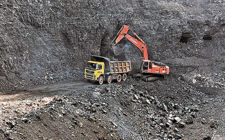धनबाद : डेको के जरलाही फेस में हाइवाल का ओबी गिरने से मची अफरातफरी