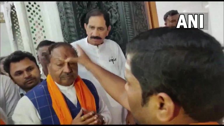 Karnataka: विवादों में फंसे ईश्वरप्पा ने CM बोम्मई को सौंपा इस्तीफा, ठेकेदार की आत्महत्या में आया था नाम Karnataka: विवादों में फंसे ईश्वरप्पा ने CM बोम्मई को सौंपा इस्तीफा, ठेकेदार की आत्महत्या में आया था नाम