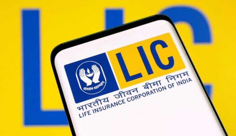 LIC IPO: सूचीबद्ध होते ही एलआईसी के शेयरों की हालत खराब, एनएसई पर 8.11 फीसदी गिरकर 872 रुपये का भाव