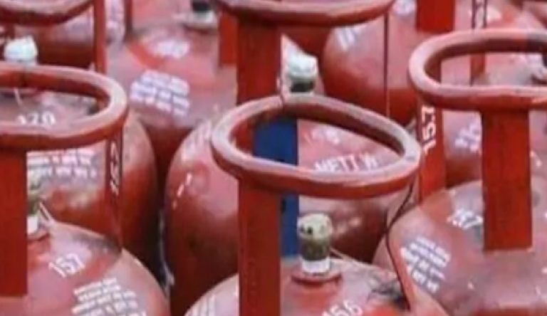 गुमला के LPG गैस उपभोक्ताओं के लिए बड़ी खबर, इस तारीख तक करा लें E-KYC, नहीं तो बंद हो जाएगी सब्सिडी
