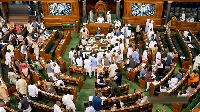 अदाणी-हिंडनबर्ग विवाद पर सरकार ने कहा, सिस्टम पर कोई असर नहीं