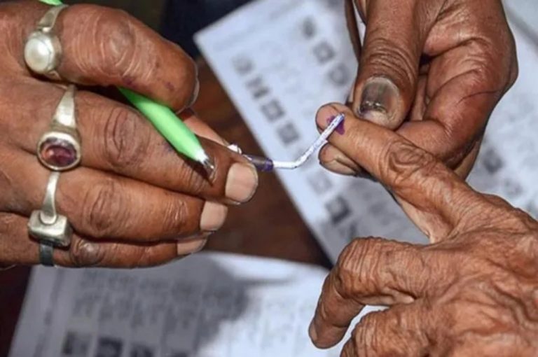 MP Election : ‘मेरी शादी कराओ, मुझे लोन दिलाओ’… चुनावी ड्यूटी में नाम आया तो शिक्षक ने  कर दी अजीबोगरीब मांग