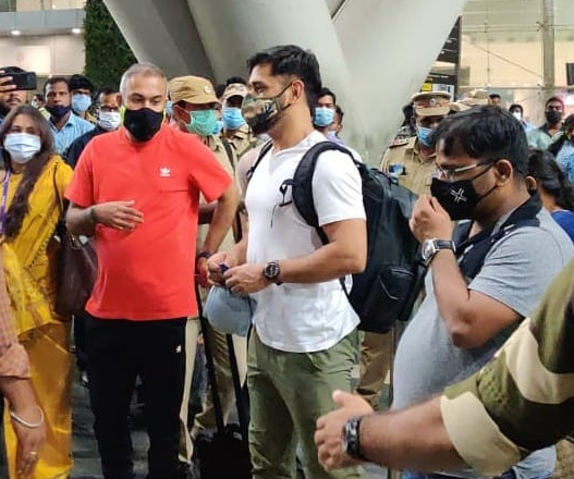 IPL 2021 : आईपीएल शुरू होने से पहले एक्शन में धौनी, चेन्नई में ‘थाला’ की धमाकेदार इंट्री, VIDEO वायरल