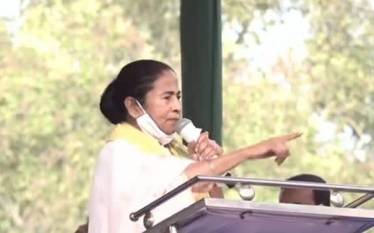 Bengal Chunav : क्रिसमस की छुट्टी के बहाने सीएम ममता बनर्जी का केंद्र सरकार पर निशाना, बोलीं – देश में चल रही नफरत की राजनीति