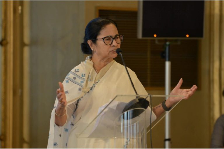 West Bengal : ममता बनर्जी ने कहा, हर चीज का भगवाकरण कर रही केंद्र सरकार