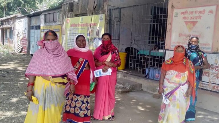 Coronavirus Vaccination News : रामगढ़ के सामुदायिक स्वास्थ्य केंद्र मांडू में कोरोना वैक्सीन खत्म, निराश लौटे ग्रामीण