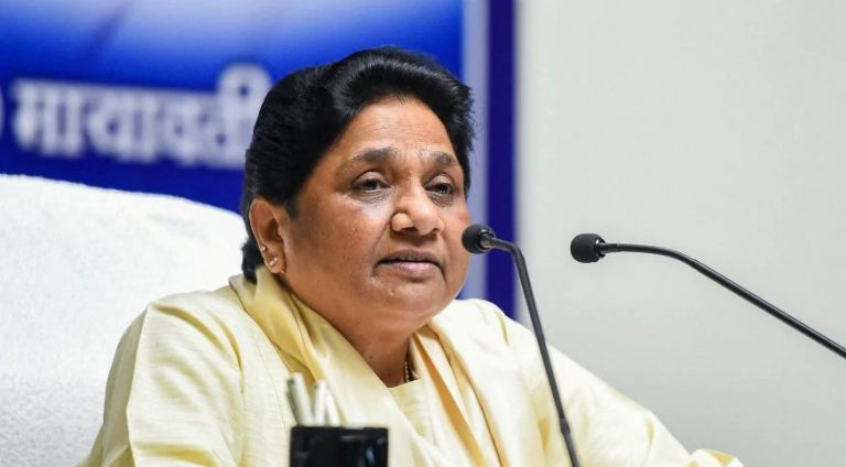 मायावती ने बताया उन्नाव हत्याकांड के लिए कौन जिम्मेदार, बसपा सुप्रीमो से मिलने पहुंचा पीड़ित परिवार