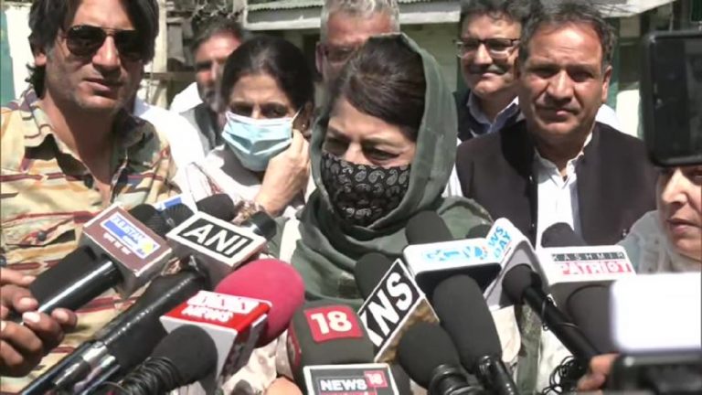 Jammu Kashmir: महबूबा मुफ्ती का फिर जागा Pak प्रेम, बोलीं- हम चाहेंगे, पाकिस्तान भी बने स्थिर देश