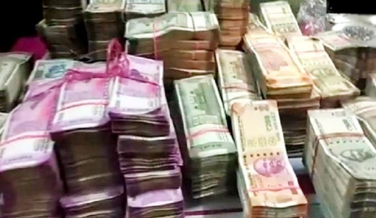 पुलिस अधिकारी के पास मिली करोड़ों की अवैध संपत्ति, विजिलेंस टीम की कार्रवाई, मिले महंगे सामान