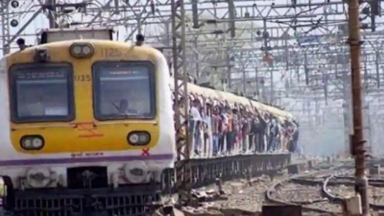 Local Train : दुर्गापूजा के दौरान आप जब चाहेंगे तब मिलेगी लोकल ट्रेन, जानें कैसे