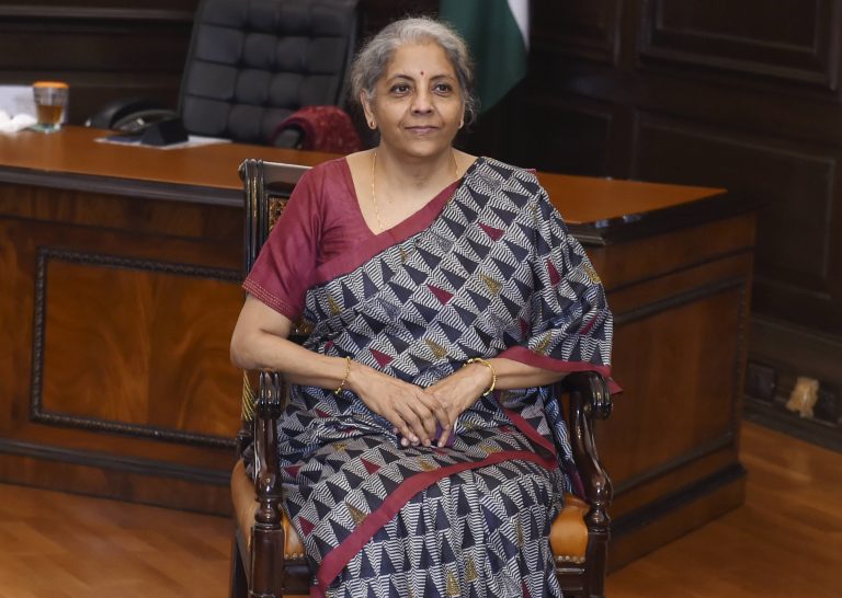 Budget 2021: बजट पेश करते ही निर्मला सीतारमण हासिल कर लेंगी ये मुकाम, JNU से लेकर वित्त मंत्रालय तक, जानें उनके बारे में सबकुछ Budget 2021: बजट पेश करते ही निर्मला सीतारमण हासिल कर लेंगी ये मुकाम, JNU से लेकर वित्त मंत्रालय तक, जानें उनके बारे में सबकुछ