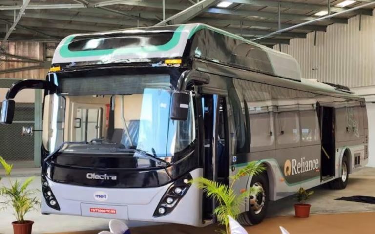 Petrol Diesel का गया जमाना, रिलायंस के साथ इस कंपनी ने पेश की Hydrogen Bus