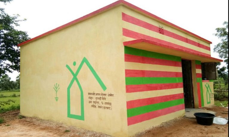 PM Awas Yojana: पीएम आवास योजना की राशि में बड़ी धांधली का हुआ खुलासा, जरूरतमंद कर रहे इंतजार, दूसरे उठा ले गए फायदा