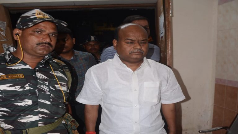 Jharkhand News: अवैध खनन करने के आरोप में पंकज मिश्रा समेत सात लोगों पर प्राथमिकी दर्ज