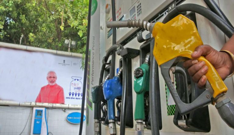 ‍‍Budget 2021: डीजल-पेट्रोल पर बजट में लगा  कृषि सेस, जानें कीमत पर क्या होगा असर