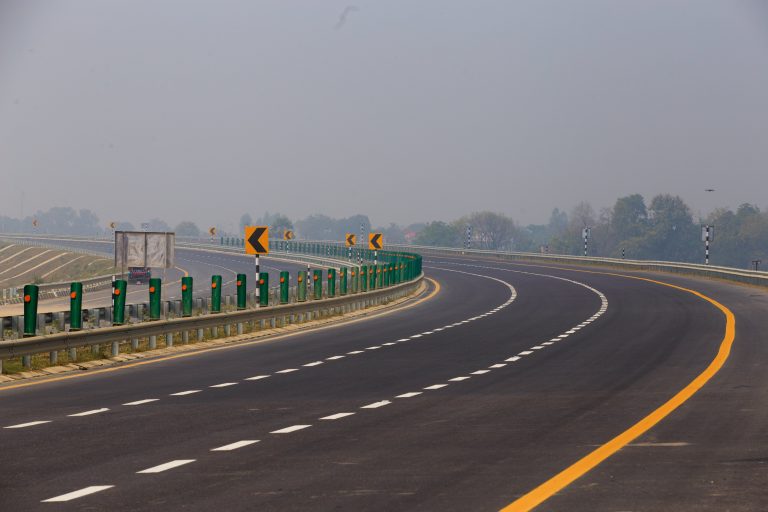 Ganga Expressway: पश्चिमी यूपी में तरक्की को मिलेगी रफ्तार, जानें गंगा एक्सप्रेसवे की हर खूबी