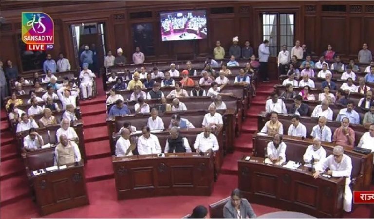 नीति-निर्माता भी बनें महिलाएं