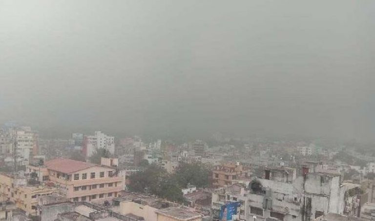 धनबाद : सात डिग्री रहा न्यूनतम तापमान, ठिठुरते रहे लोग