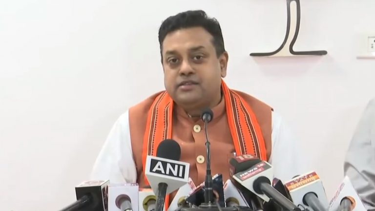 भाजपा के संबित पात्रा का आरोप : कांग्रेस को लगता है, ‘डकैती करना’ उसका हक है और कोई सवाल भी न पूछे