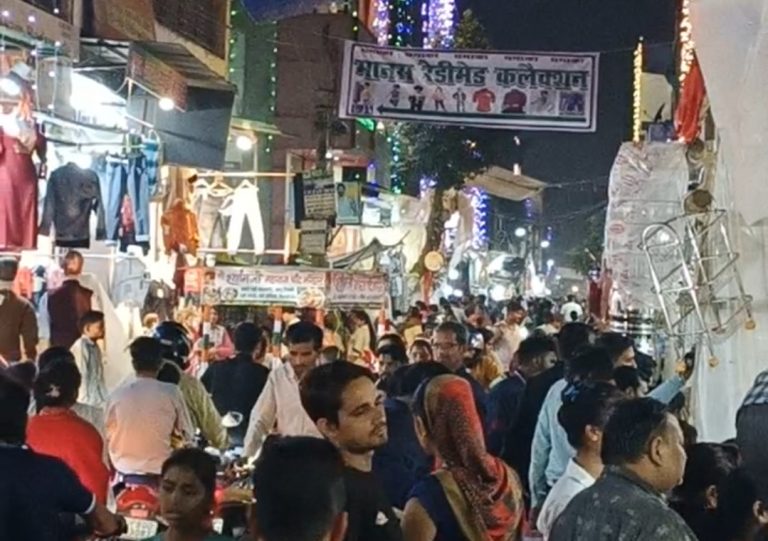 Agra में दीपावली – गोवर्धन पर खुले रहेंगे बाजार, नहीं होगी साप्ताहिक बंदी