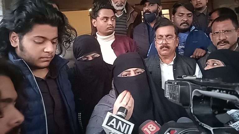 Umesh Pal Hatyakand: अतीक अहमद की पत्नी शाइस्ता की बढ़ाई गई इनाम राशि, पता बताने पर अब मिलगा 50 हजार रुपए