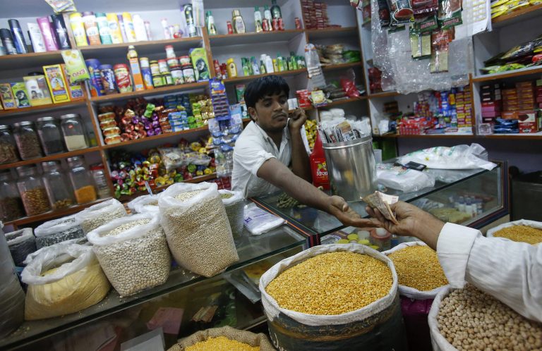 MRP से महंगा मिल रहा है सामान तो कर सकते हैं यहां शिकायत, जान लें