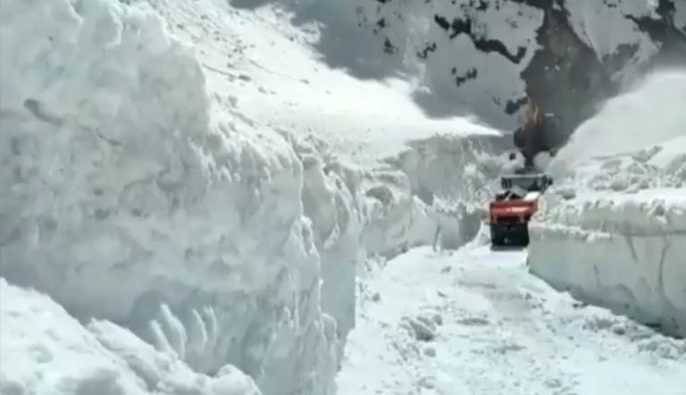 Weather : उत्तर भारत के पहाड़ी इलाकों में आज हिमपात और बारिश होने की संभावना, देश के इन राज्यों में गर्मी बढ़ेगी गर्मी, देखें वीडियो… Weather : उत्तर भारत के पहाड़ी इलाकों में आज हिमपात और बारिश होने की संभावना, देश के इन राज्यों में गर्मी बढ़ेगी गर्मी, देखें वीडियो…