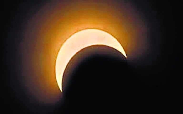 Surya Grahan 2024: साल का पहला सूर्य ग्रहण, जानें कब-कहां-कैसे देखें लाइव नजारा
