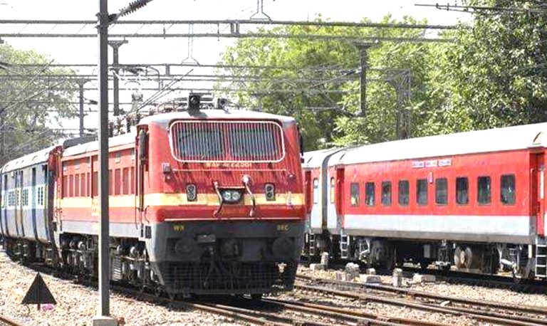 Indian Railways / IRCTC / Train News : बिहार से 10 समर स्पेशल ट्रेनों के फेरे बढ़ाये गये, कई ट्रेनें हुई रद्द