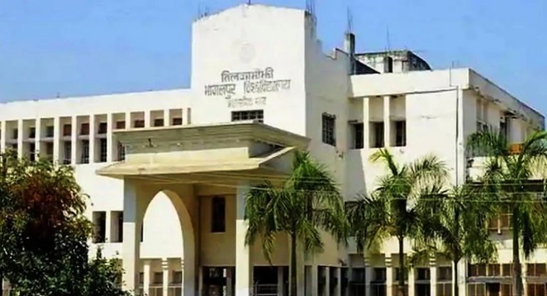 TMBU के फिजिक्स विभाग में 80 के दशक के उपकरण से प्रयोग कर रहे छात्र, कैसे उज्ज्वल 
होगा भविष्य ?