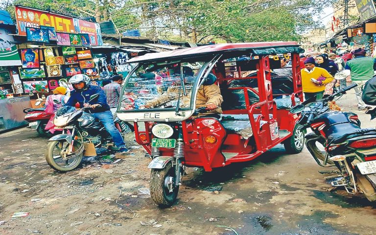 नाबालिग टोटो चालकों पर सख्त हुआ वैशाली प्रशासन, लाइसेंस की जांच के लिए चलेगा अभियान