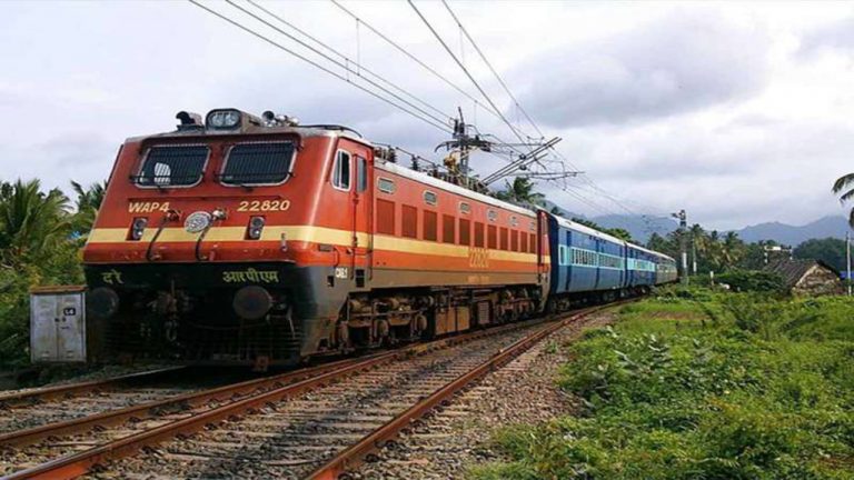 Railways News: दिसंबर से फरवरी तक कई ट्रेनें रहेंगी रद्द, जानें किन ट्रेनों के रूट में किया जा रहा बड़ा बदलाव