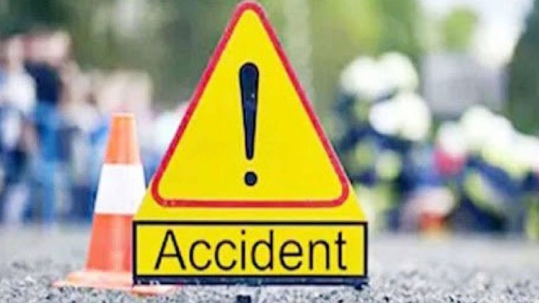 Bareilly News: बरेली में भीषण सड़क हादसा, ट्रैक्टर-ट्राली की टक्कर से बाइक सवार छात्र की मौत