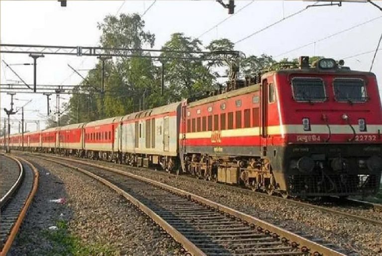 Indian Railways News :  भारतीय रेल की 65 फीसद ट्रेन पटरी पर, पढ़ें आगे क्या है रणनीति