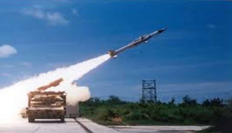 India china border news : भारत-चीन सीमा पर तैनात हुआ आकाश मिसाइल, दुश्मनों के विमान को मार गिराने में माहिर