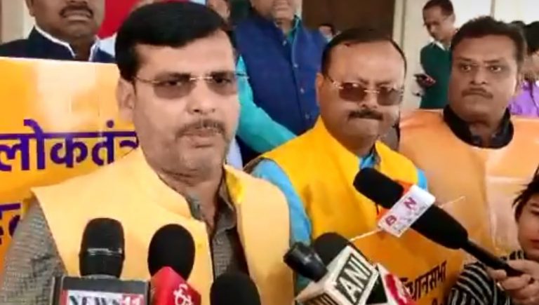 आज भी हंगामेदार रहा विधानसभा सत्र : अनंत बोले हेमंत से ज्यादा अनुभवी हैं, स्टीफन उन्हें मुख्यमंत्री बना दें