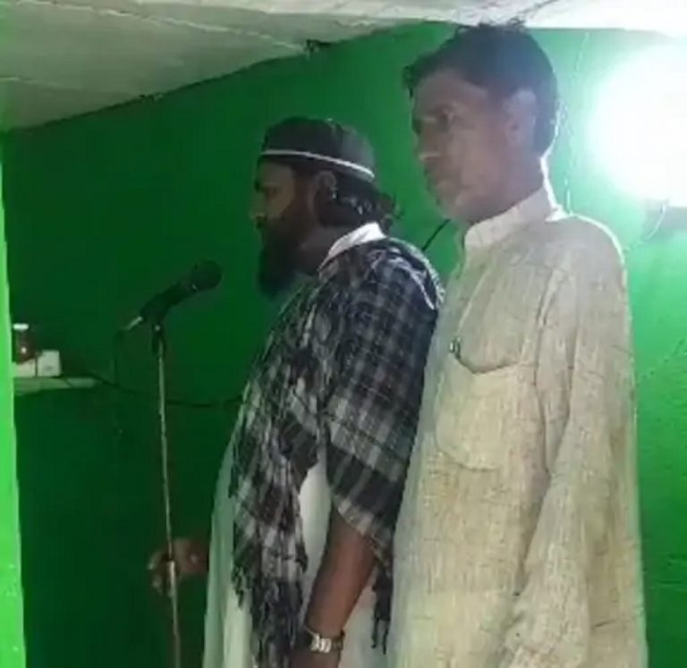 पंचायत का फरमान, साइबर अपराध किया तो एक लाख जुर्माना, मथुरा में कुरान उठवाकर दिलाई कसम, फर्जी सिम तोड़े