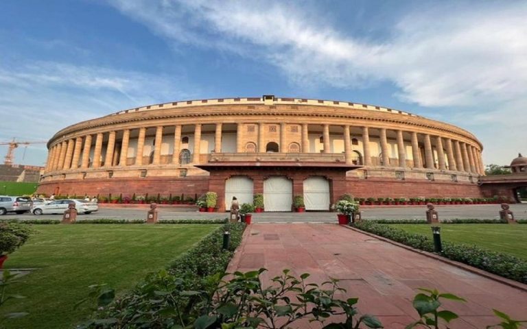 Budget Session: हंगामे के बीच सदन की कार्रवाई दो बजे तक के लिए स्थगित, विपक्ष विजय चौक पर करेगा प्रदर्शन
