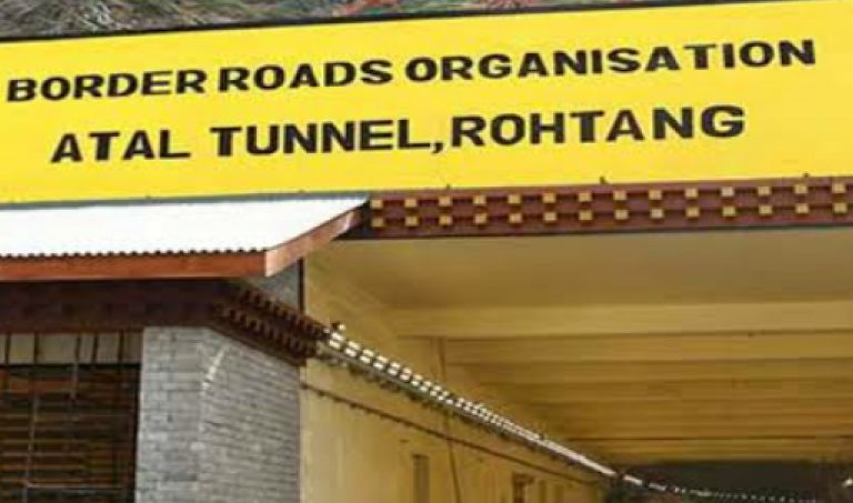 अटल टनल की सुरक्षा में तैनात जवानों को कमांडो ट्रेनिंग
