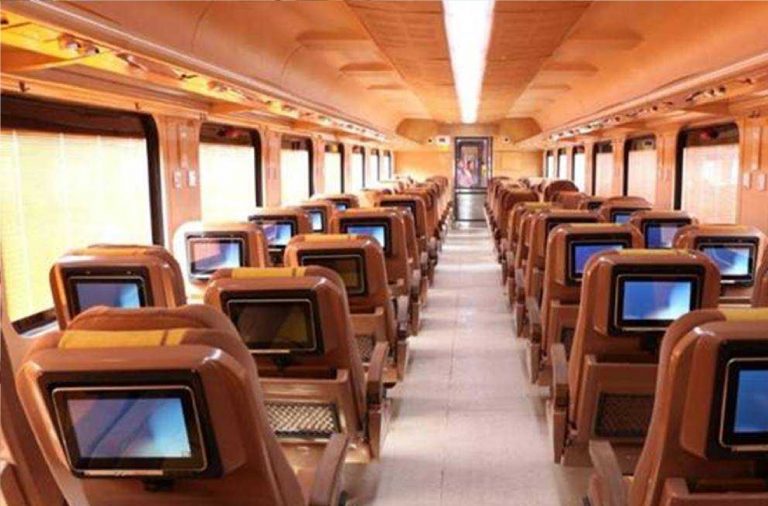 IRCTC Resume Tejas Express Trains :  तेजस का परिचालन शुरू, जानें किस रूट पर चलेगी, टिकट पर शानदार ऑफर