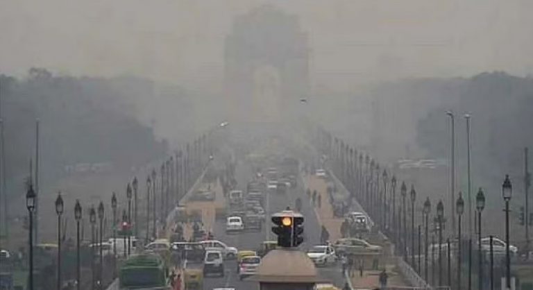 Pollution: दिल्ली में ठंड से ज्यादा रुला रहा है प्रदूषण! वायु गुणवत्ता ‘बेहद खराब’ श्रेणी में, जानें कारण