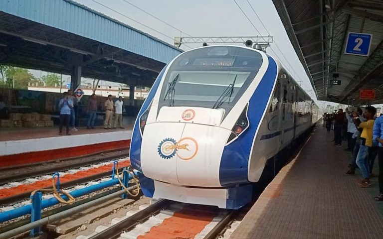 रांची-हावड़ा वंदे भारत एक्सप्रेस ट्रेन का भी जल्द होगा परिचालन, जानें क्या होगा किराया और रूट