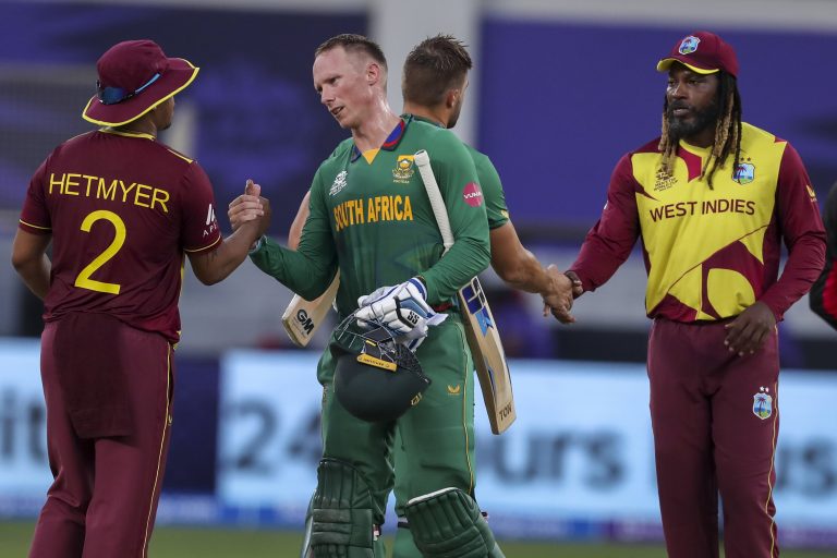 WI vs SA T20 World Cup: वर्ल्ड चैंपियन वेस्टइंडीज की लगातार दूसरी हार, दक्षिण अफ्रीका ने 8 विकेट से हराया