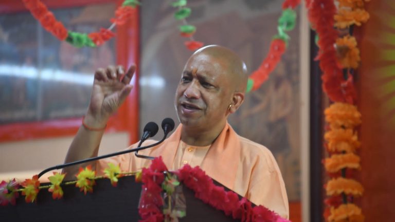 UP News: उत्तर प्रदेश में नाइट कर्फ्यू आज से समाप्त, कोरोना के कम मामलों के चलते लिया गया फैसला