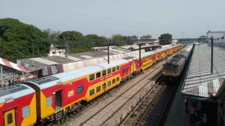 बरेली से फिर शुरू हुई राज्यरानी एक्सप्रेस, यात्रियों की सुविधा के लिए रेलवे ने उठाया कदम