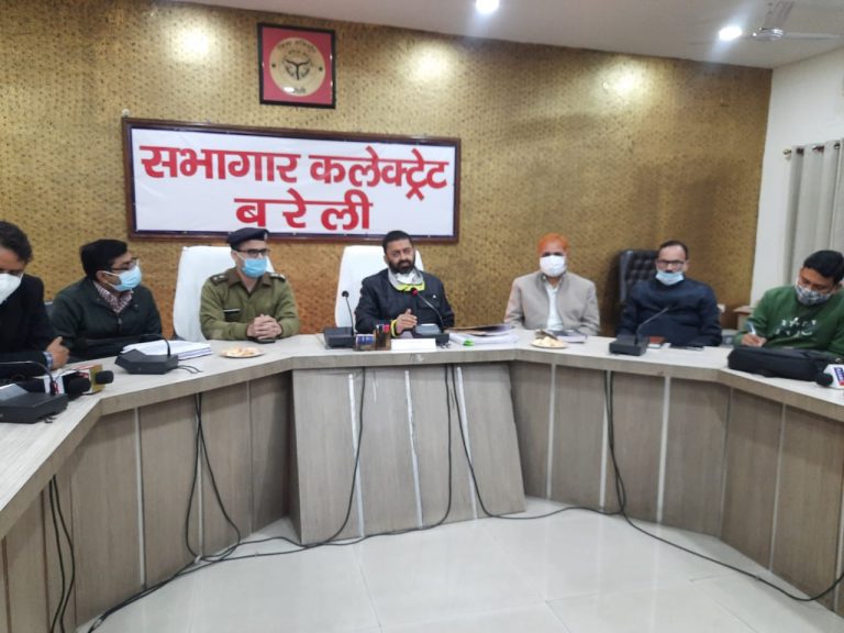 UP Chunav 2022: बरेली में पहले बुखार की जांच, फिर मतदान, DM-SSP ने चुनाव को लेकर की बैठक
