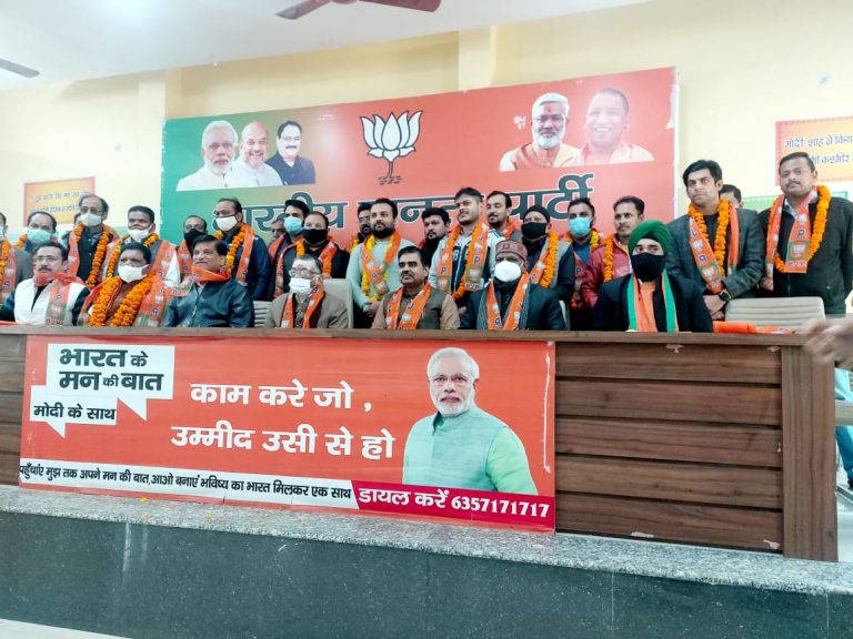 बरेली में उत्तराखंड की मंत्री रेखा आर्य के बेटे और बीजेपी नवाबगंज प्रत्याशी पर मुकदमा दर्ज, जानें वजह? बरेली में उत्तराखंड की मंत्री रेखा आर्य के बेटे और बीजेपी नवाबगंज प्रत्याशी पर मुकदमा दर्ज, जानें वजह?