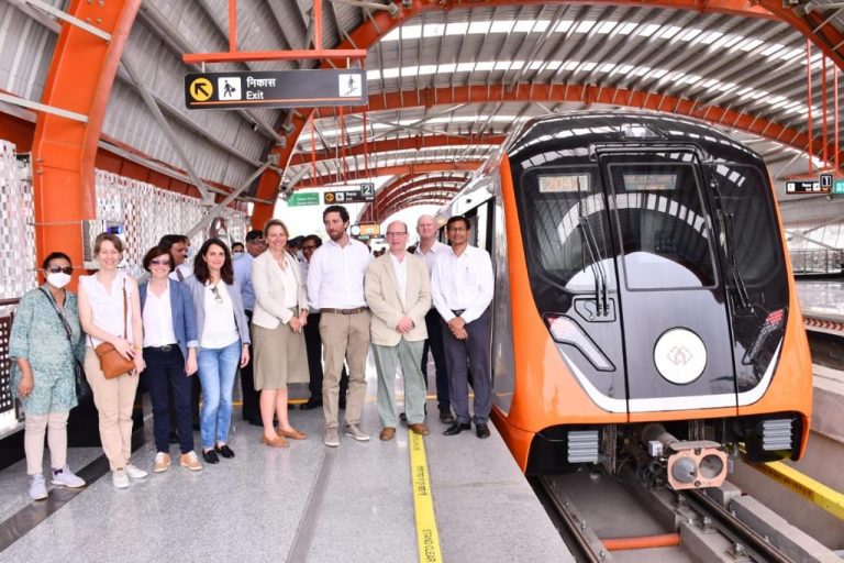 यूरोपियन इन्वेस्टमेंट बैंक की 7 सदस्यीय टीम ने कानपुर मेट्रो का किया दौरा, इन चीजों का किया विश्लेषण