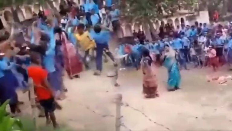 नवादा के स्कूल में स्वतंत्रता दिवस पर लहरिया लूटा ए राजा… पर नाचे शिक्षक और छात्र, देखें वीडियो